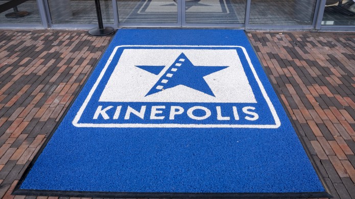 Een deurmat met de logo van de Kinopolis
